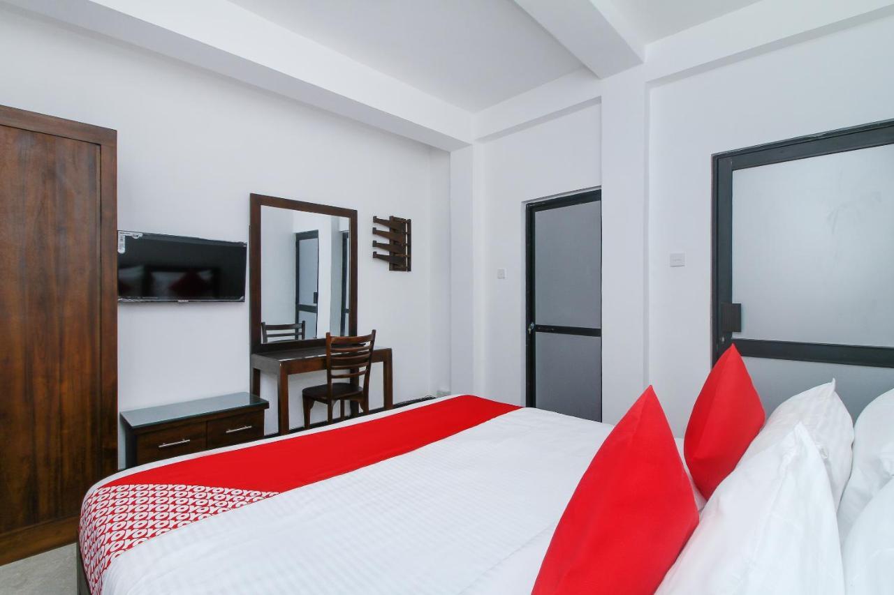 Delphin Hotel نوفارا إيلِيا المظهر الخارجي الصورة